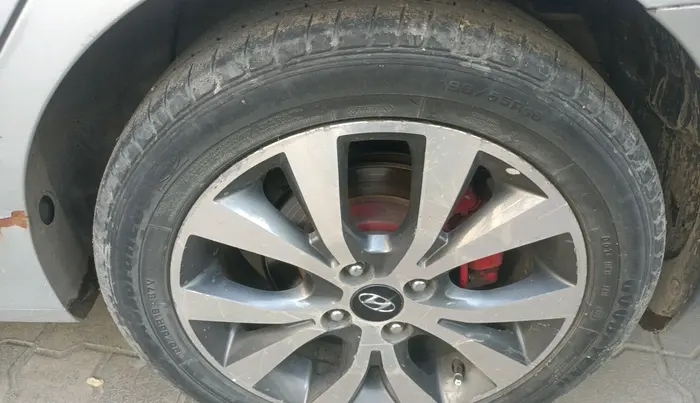 2014 Hyundai Verna FLUIDIC 1.6 CRDI SX AT, Diesel, Automatic, 1,09,466 km, tyre
