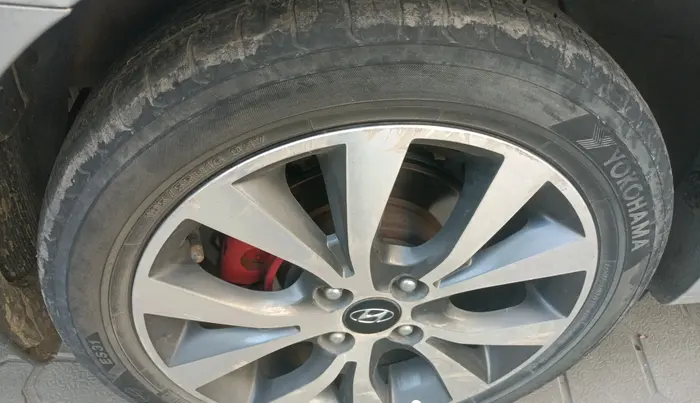 2014 Hyundai Verna FLUIDIC 1.6 CRDI SX AT, Diesel, Automatic, 1,09,466 km, tyre