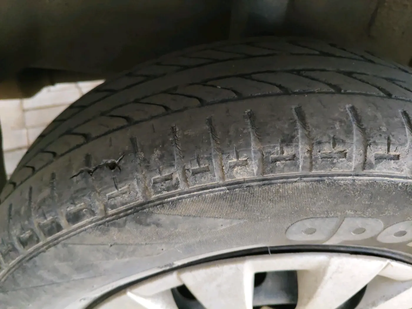 2011 Toyota Etios G SP, Petrol, Manual, 1,00,007 km, tyre
