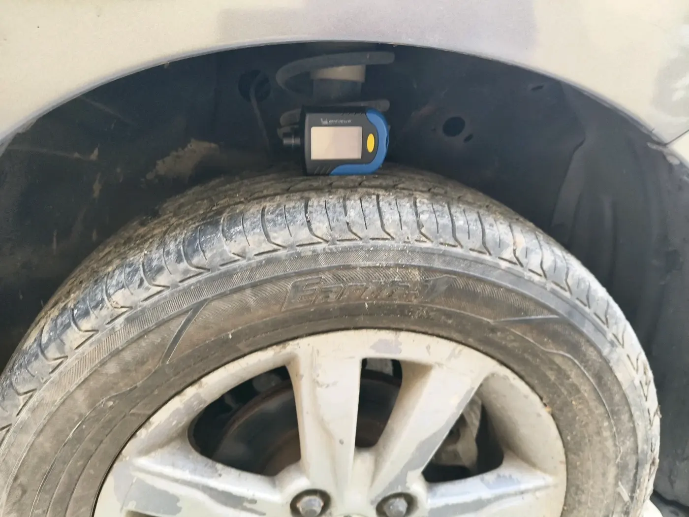 2014 Maruti Wagon R Stingray VXI, Petrol, Manual, 1,09,860 km, tyre