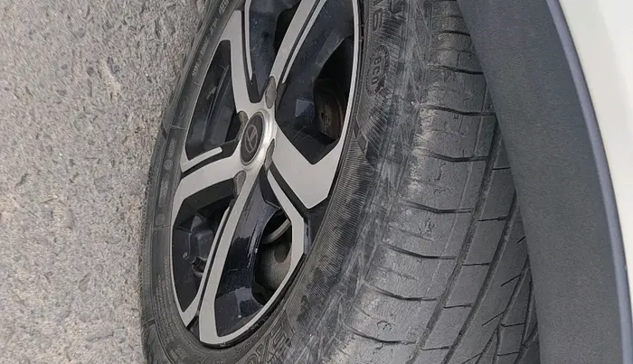 2021 Tata NEXON XZA PLUS SUNROOF PETROL, Petrol, Automatic, 55,678 km, tyre