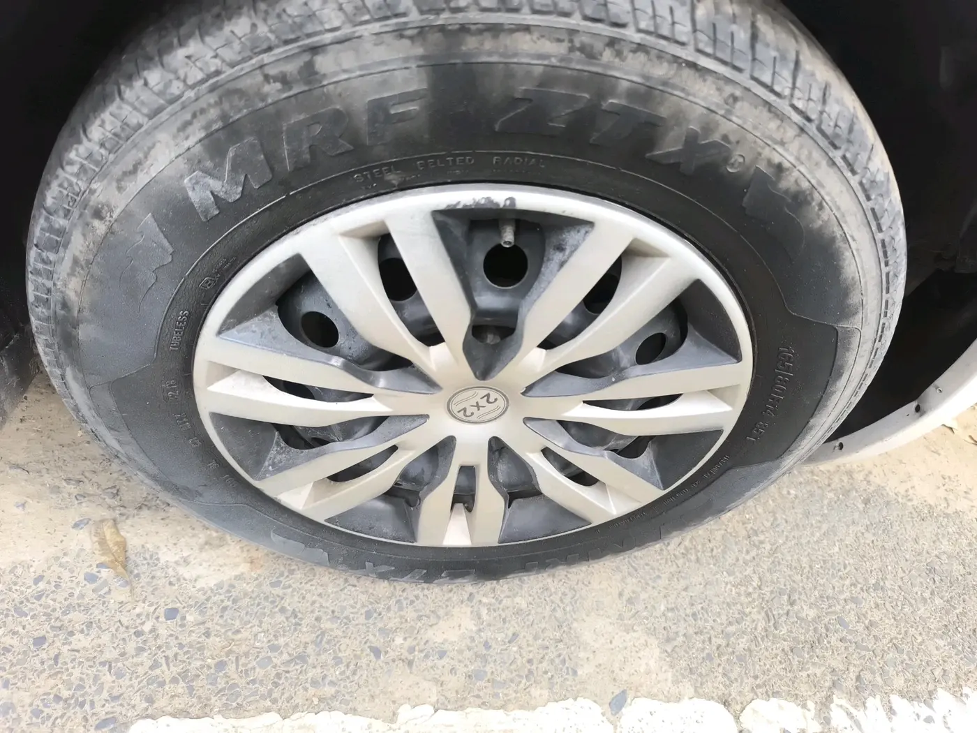 2012 Maruti Swift VXI, Petrol, Manual, 43,296 km, tyre