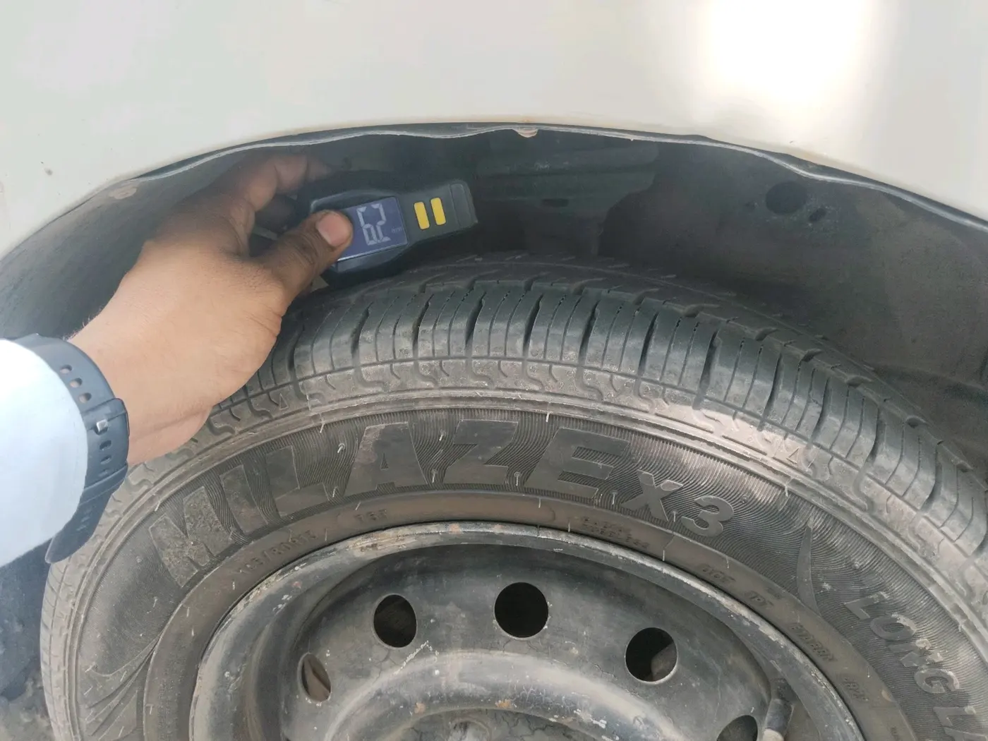 2015 Maruti Wagon R 1.0 LXI CNG, CNG, Manual, 1,24,266 km, tyre