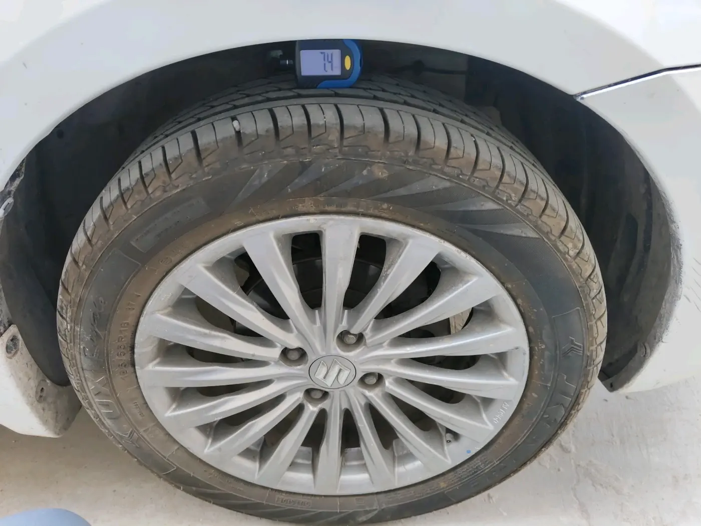 2015 Maruti Ciaz ZXI+, Petrol, Manual, 1,01,083 km, tyre