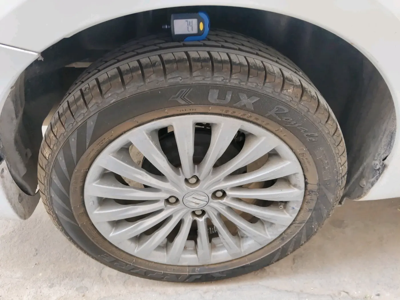 2015 Maruti Ciaz ZXI+, Petrol, Manual, 1,01,083 km, tyre