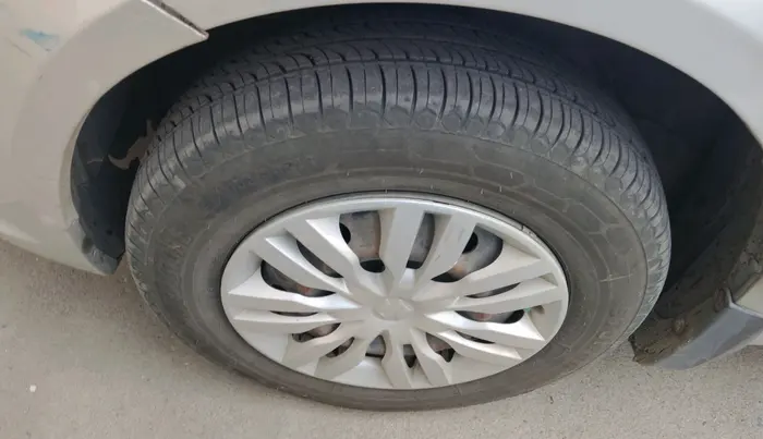 2015 Maruti Swift Dzire VDI, Diesel, Manual, 1,71,227 km, tyre