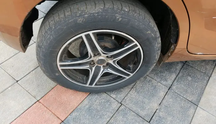 2016 Maruti Baleno SIGMA PETROL 1.2, Petrol, Manual, 1,03,265 km, tyre