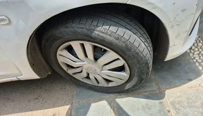 2015 Honda Mobilio 1.5L I-VTEC S, Petrol, Manual, 1,18,489 km, tyre