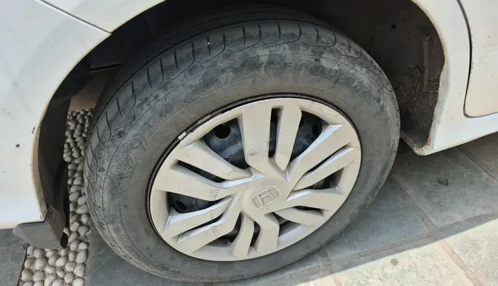 2015 Honda Mobilio 1.5L I-VTEC S, Petrol, Manual, 1,18,489 km, tyre