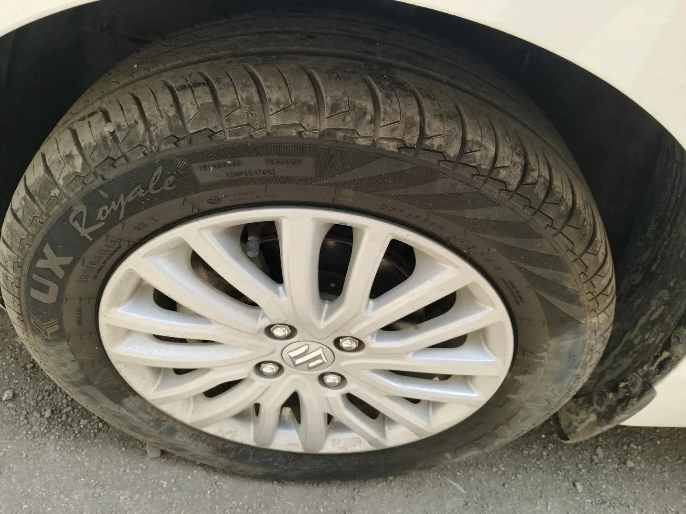 2024 Maruti Dzire ZXI, Petrol, Manual, 26,282 km, tyre