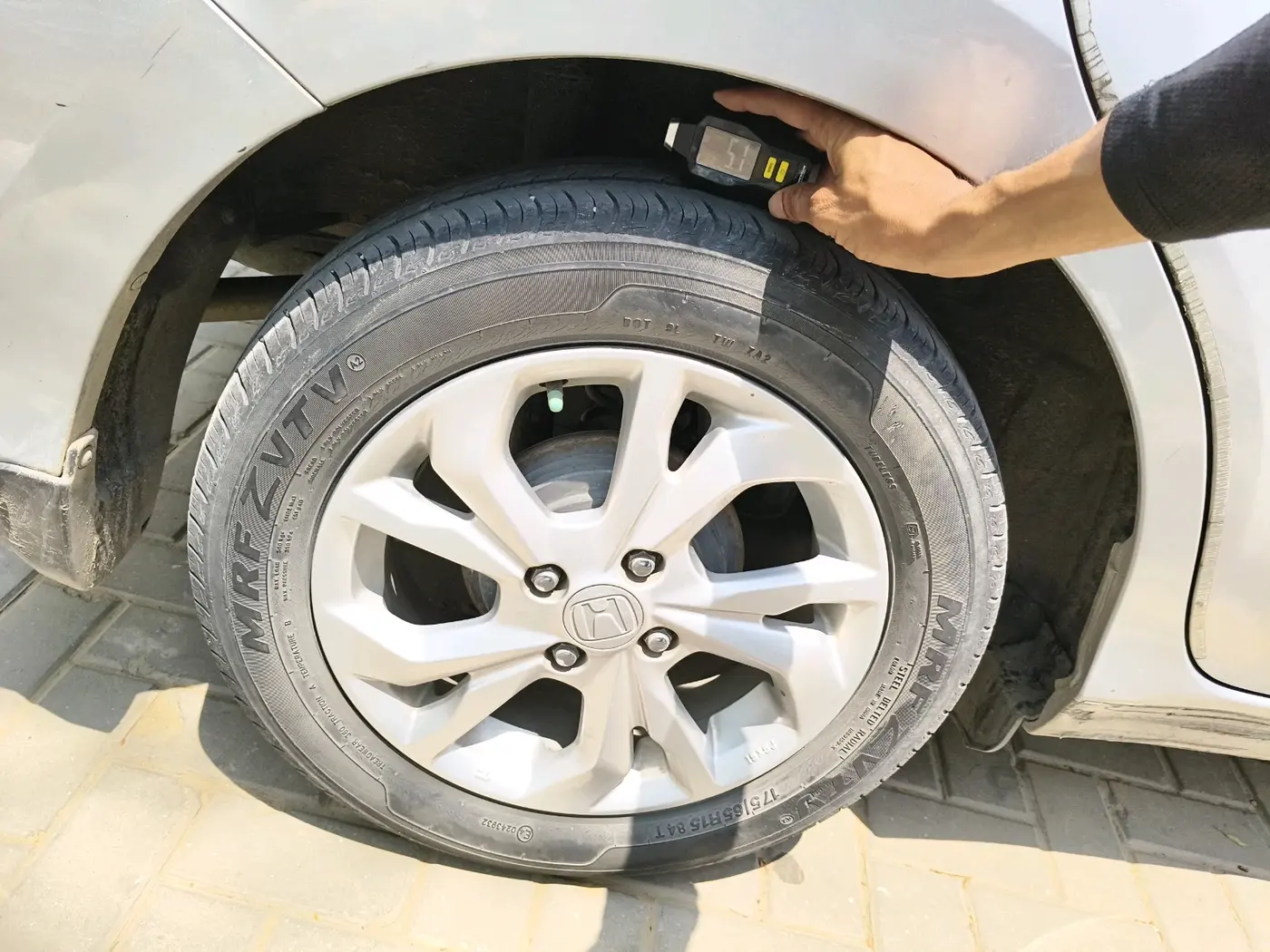 2019 Honda Amaze 1.2L I-VTEC V CVT, Petrol, Automatic, 37,991 km, tyre