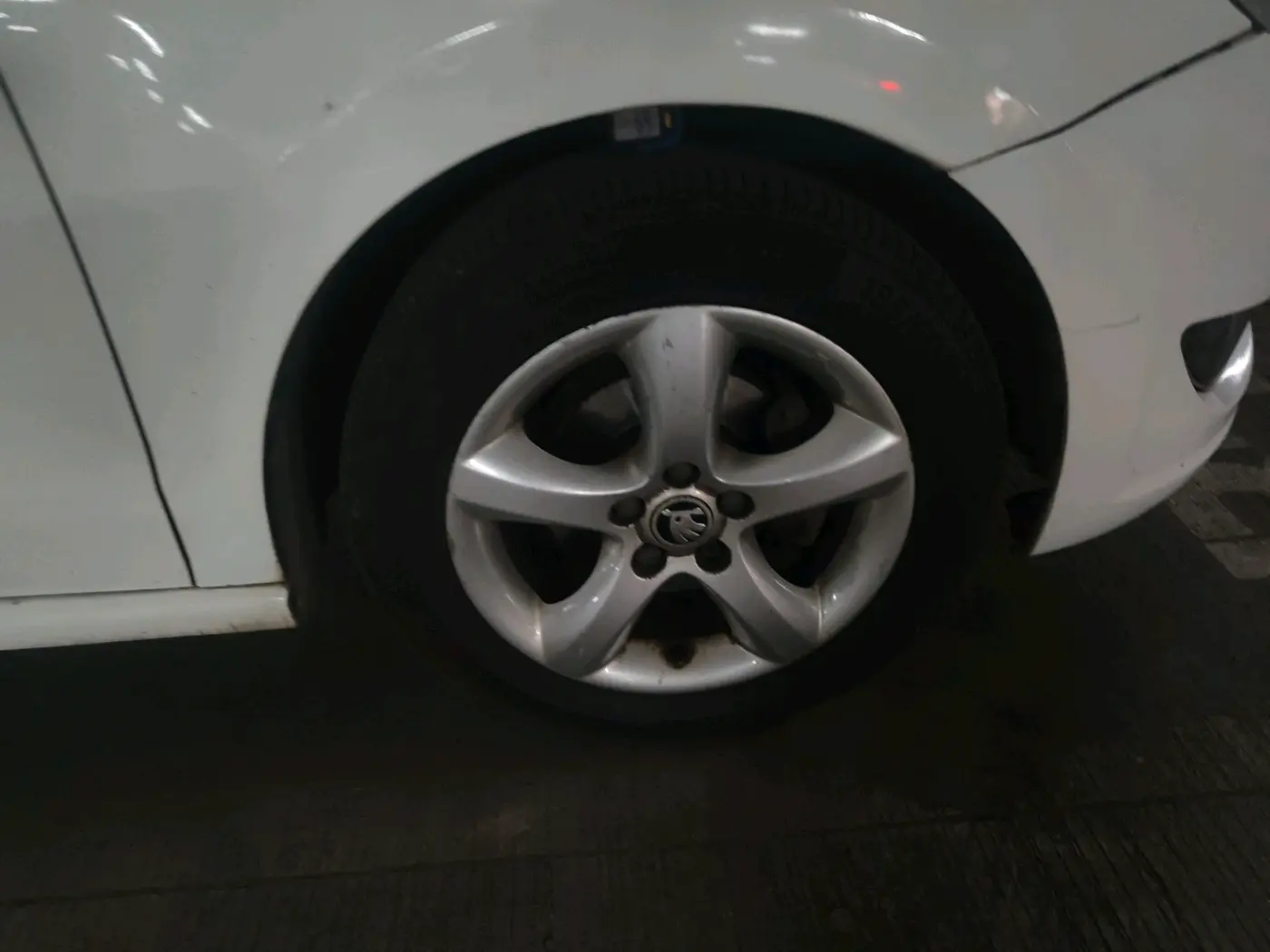 2014 Skoda Rapid ELEGANCE 1.6 TDI CR MT, Diesel, Manual, 1,50,691 km, tyre