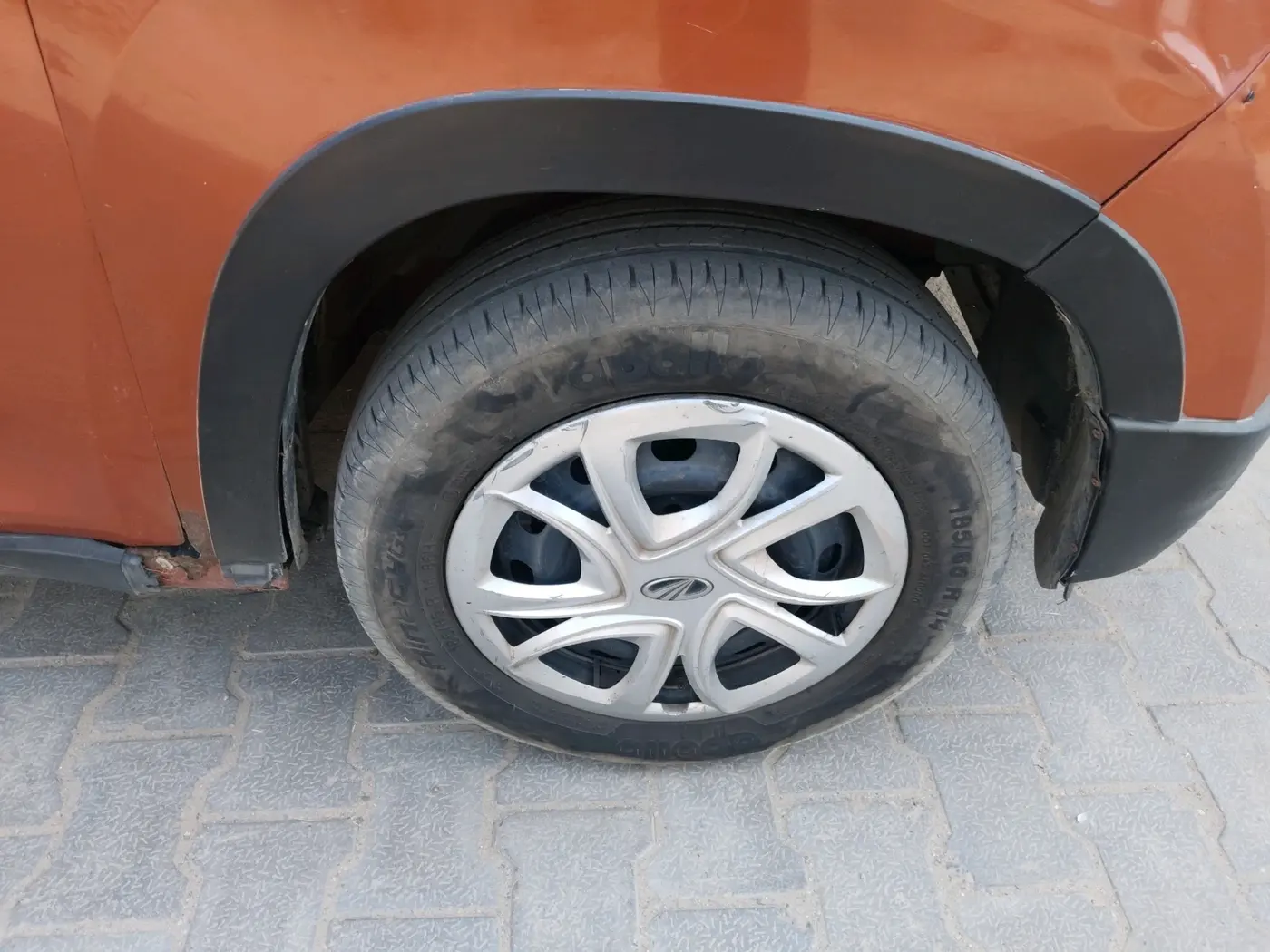 2017 Mahindra Kuv100 K4 D 6 STR, Diesel, Manual, 1,62,120 km, tyre