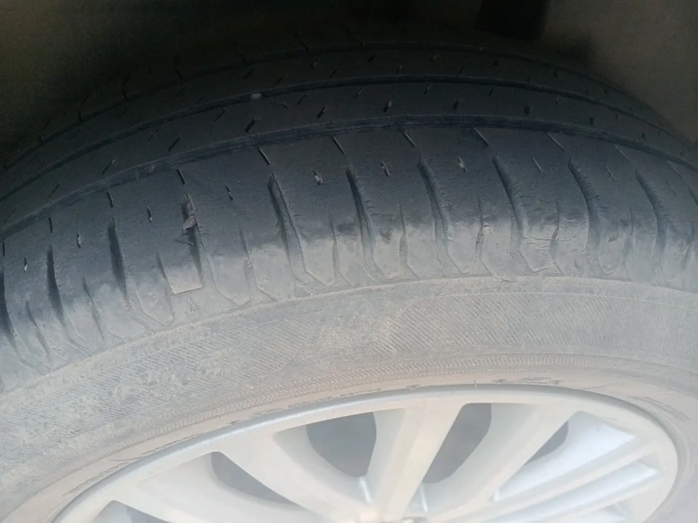 2018 Maruti Dzire ZXI AMT, Petrol, Automatic, 33,234 km, tyre