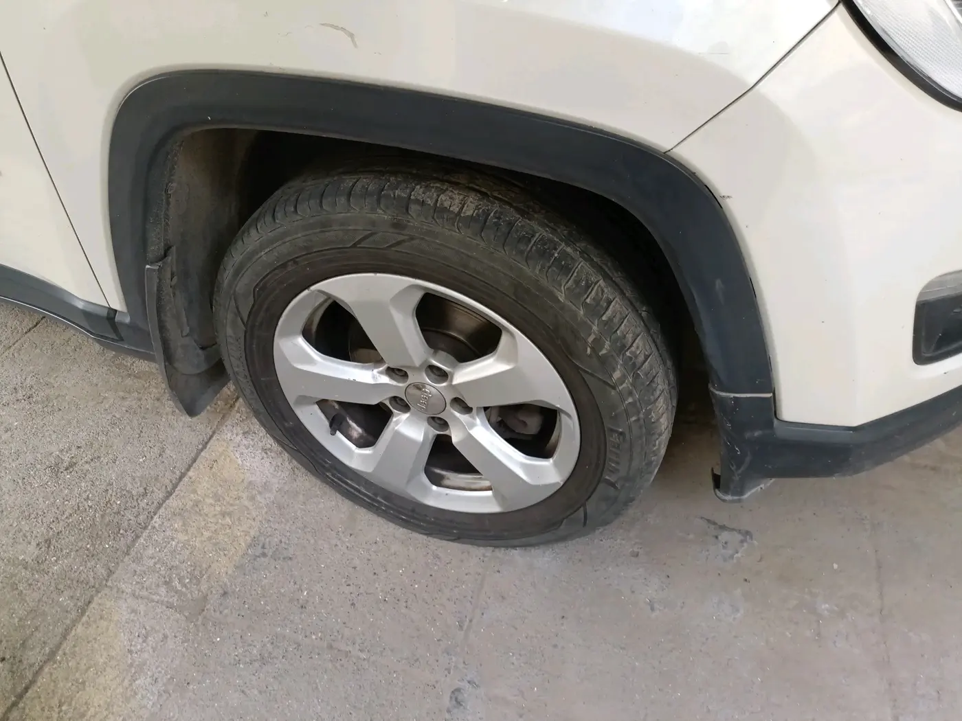 2018 Jeep Compass LONGITUDE 2.0 DIESEL, Diesel, Manual, 1,76,290 km, tyre