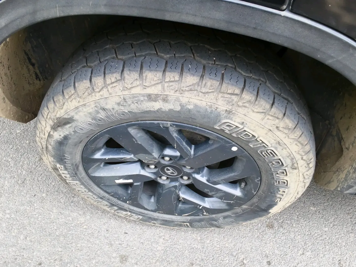 2022 Tata Harrier XTA PLUS 2.0L KRYOTEC HALO DARK EDITION , Diesel, Automatic, 84,309 km, tyre