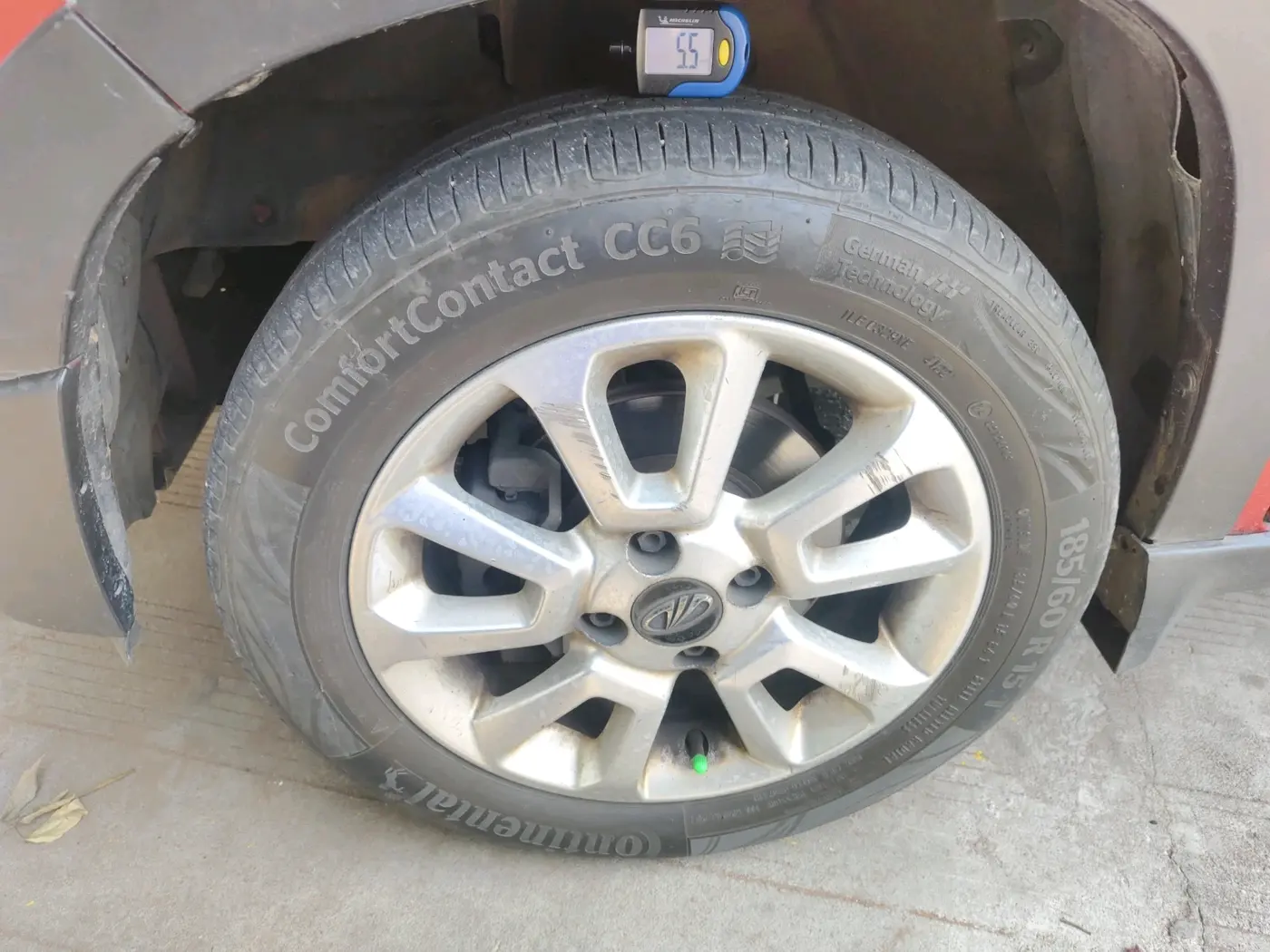 2017 Mahindra Kuv100 K8 6 STR, Petrol, Manual, 75,131 km, tyre