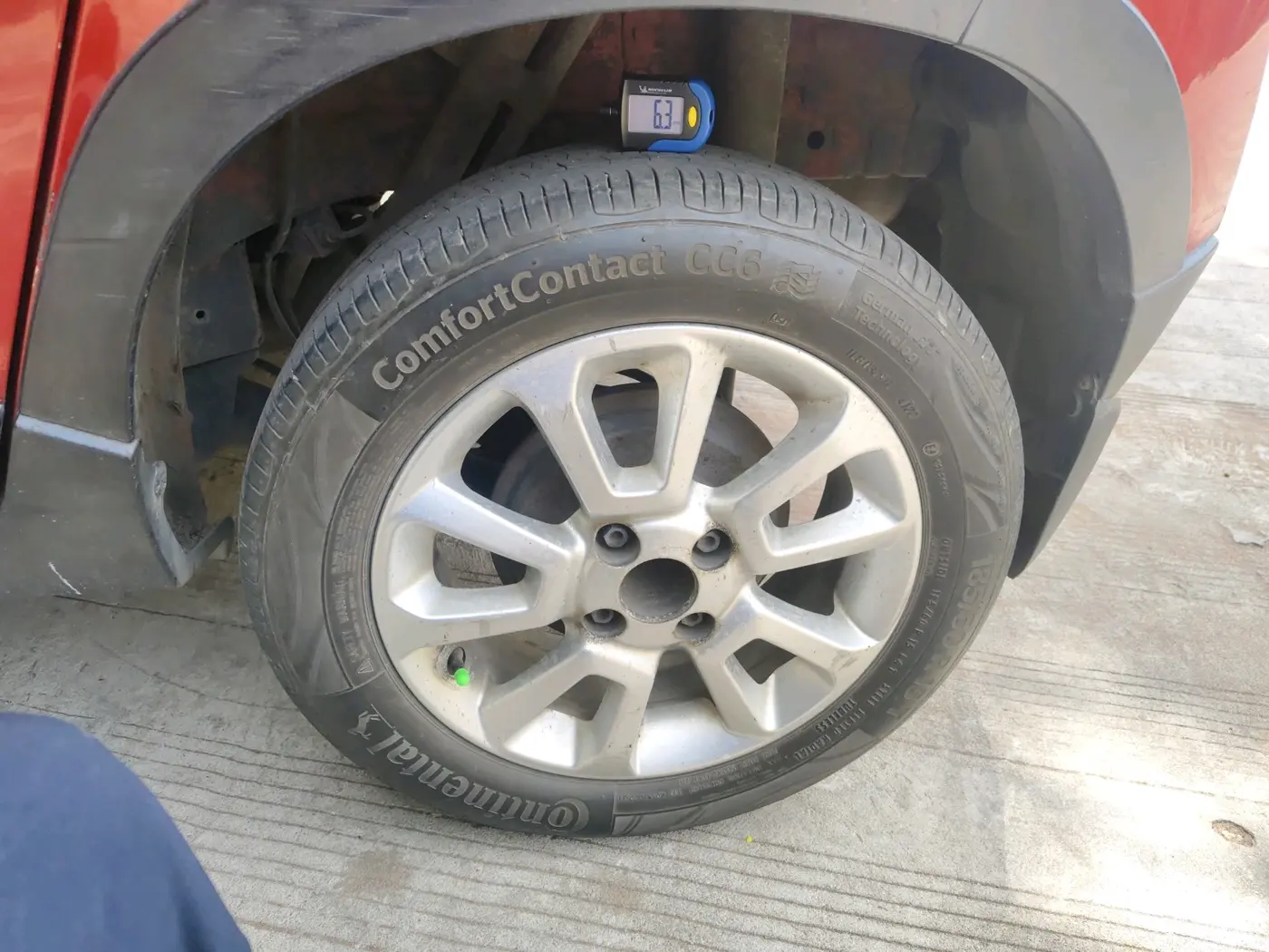 2017 Mahindra Kuv100 K8 6 STR, Petrol, Manual, 75,131 km, tyre
