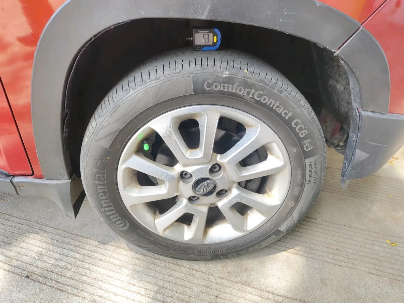 2017 Mahindra Kuv100 K8 6 STR, Petrol, Manual, 75,131 km, tyre