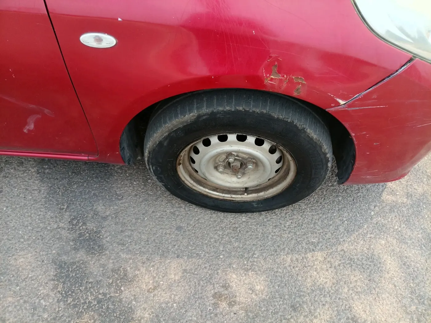 2012 Nissan Sunny XE, CNG, Manual, 1,23,978 km, tyre