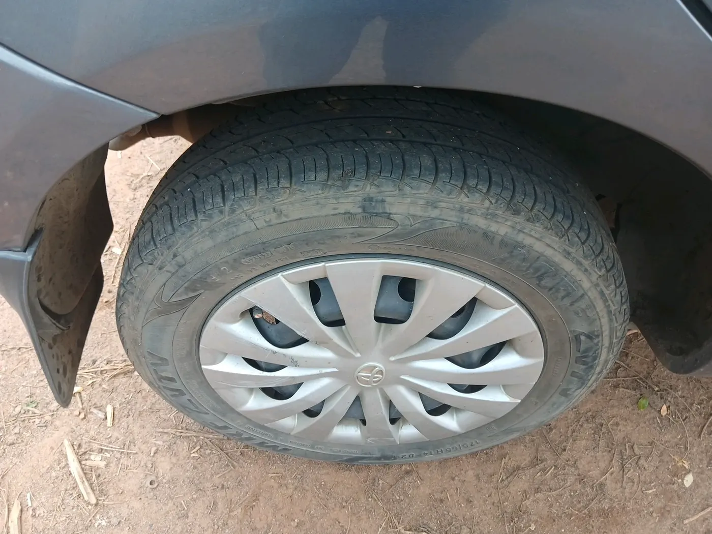 2016 Toyota Etios Liva G, Petrol, Manual, 89,270 km, tyre