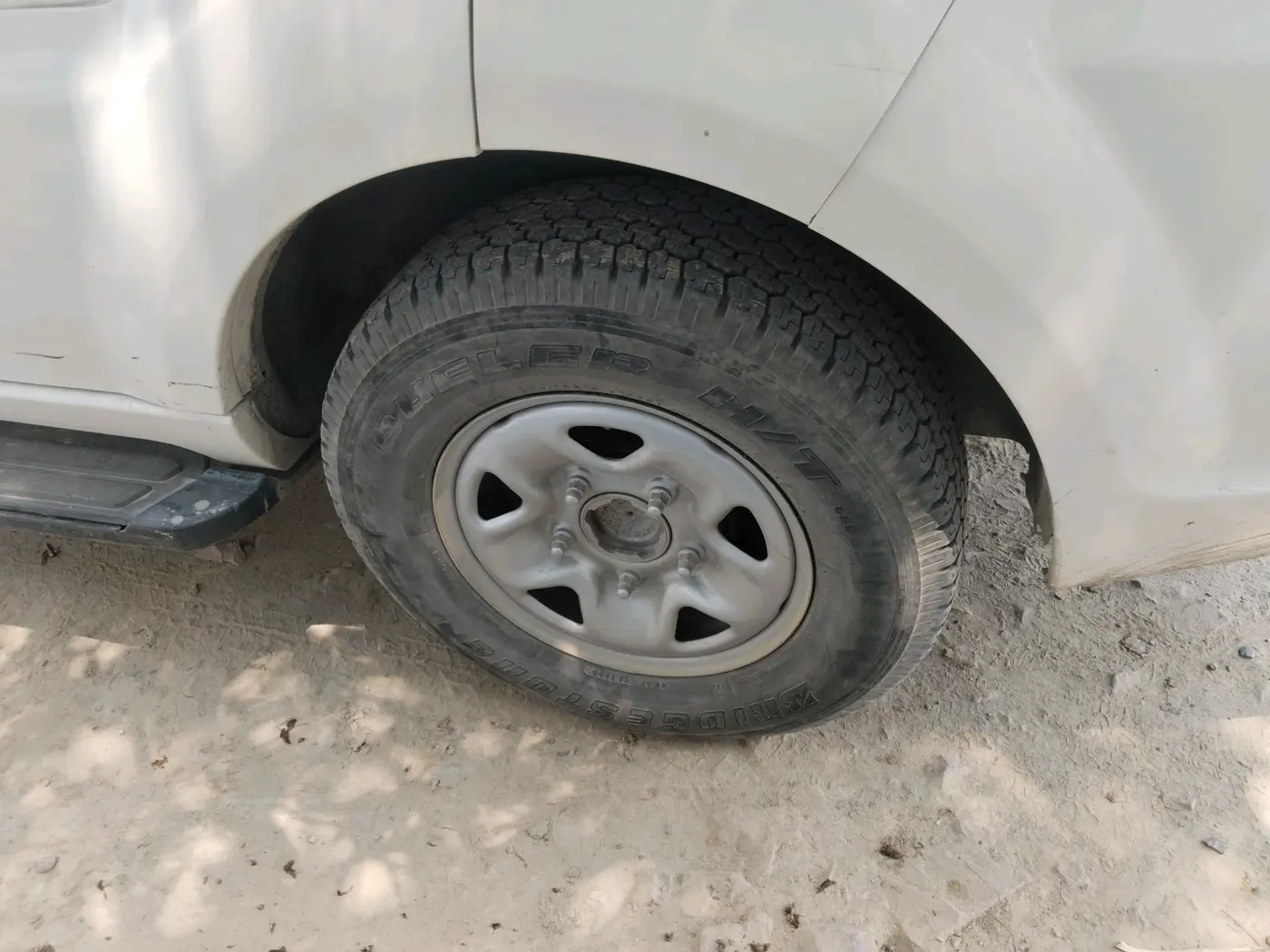 2015 Tata Safari Storme 2.2 EX 4X2, Diesel, Manual, 1,25,313 km, tyre