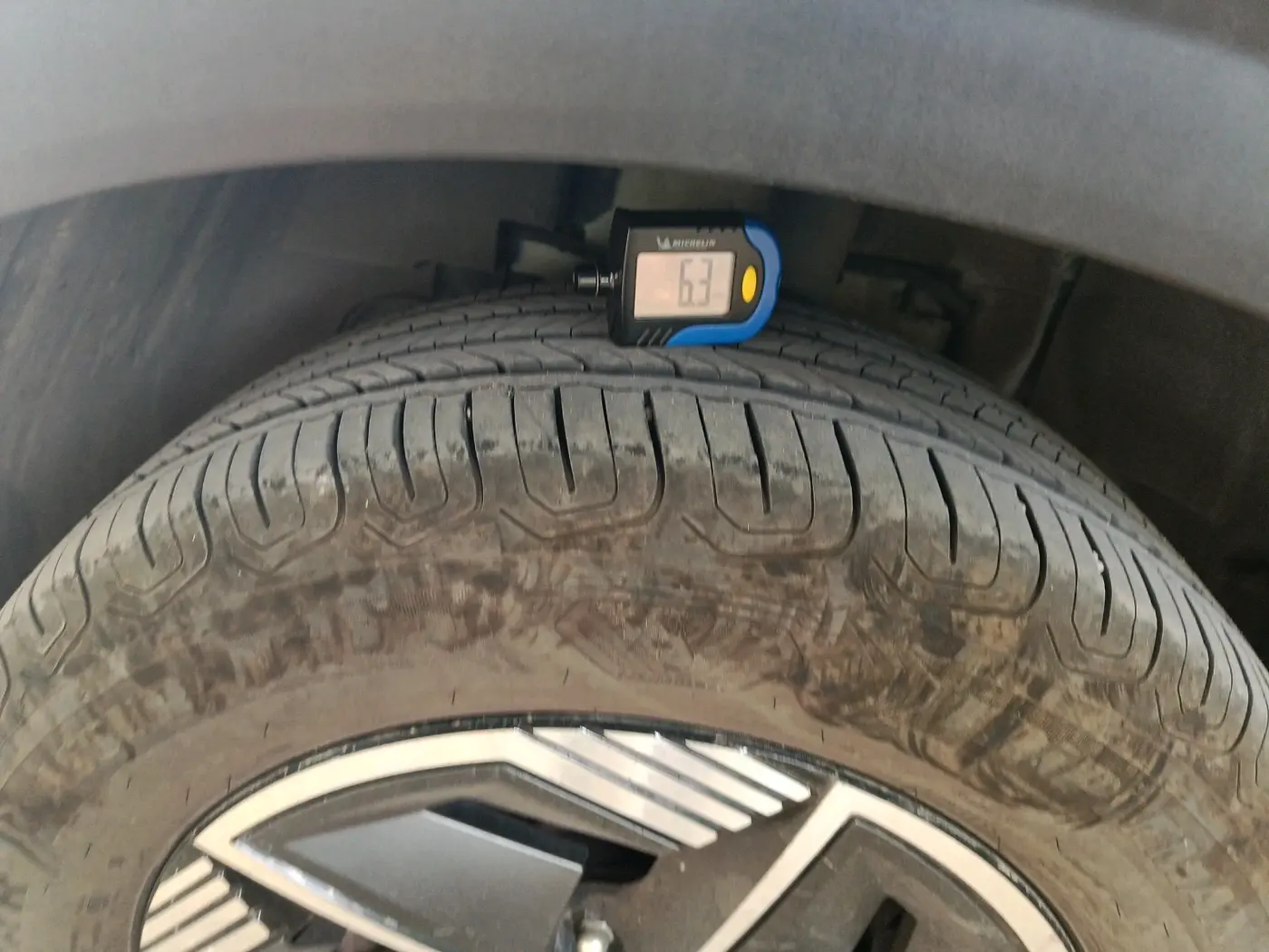 2024 Tata NEXON CREATIVE+ AMT 1.2 PETROL, Petrol, Automatic, 9,047 km, tyre