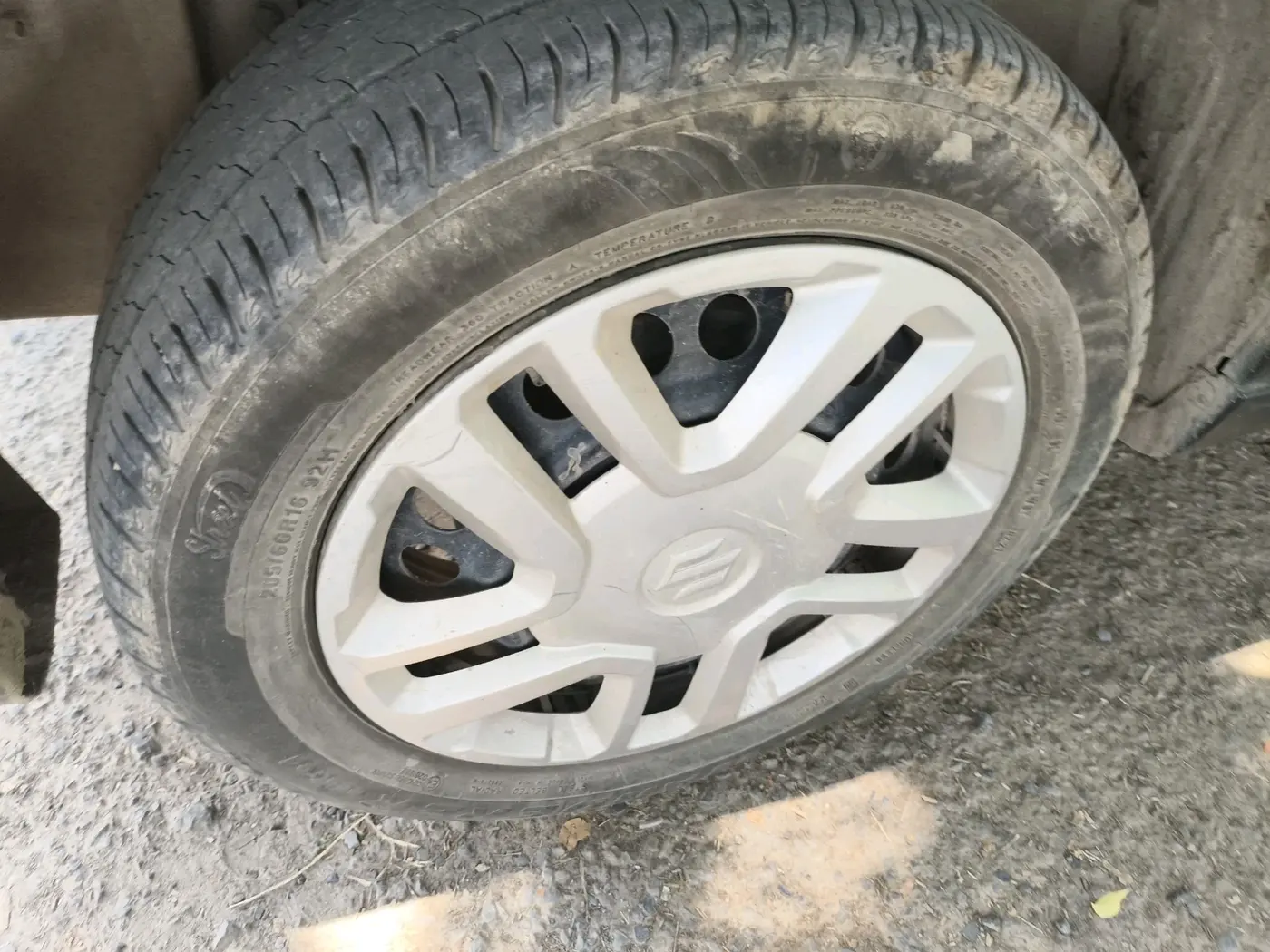 2021 Maruti Vitara Brezza VXI, Petrol, Manual, 37,953 km, tyre