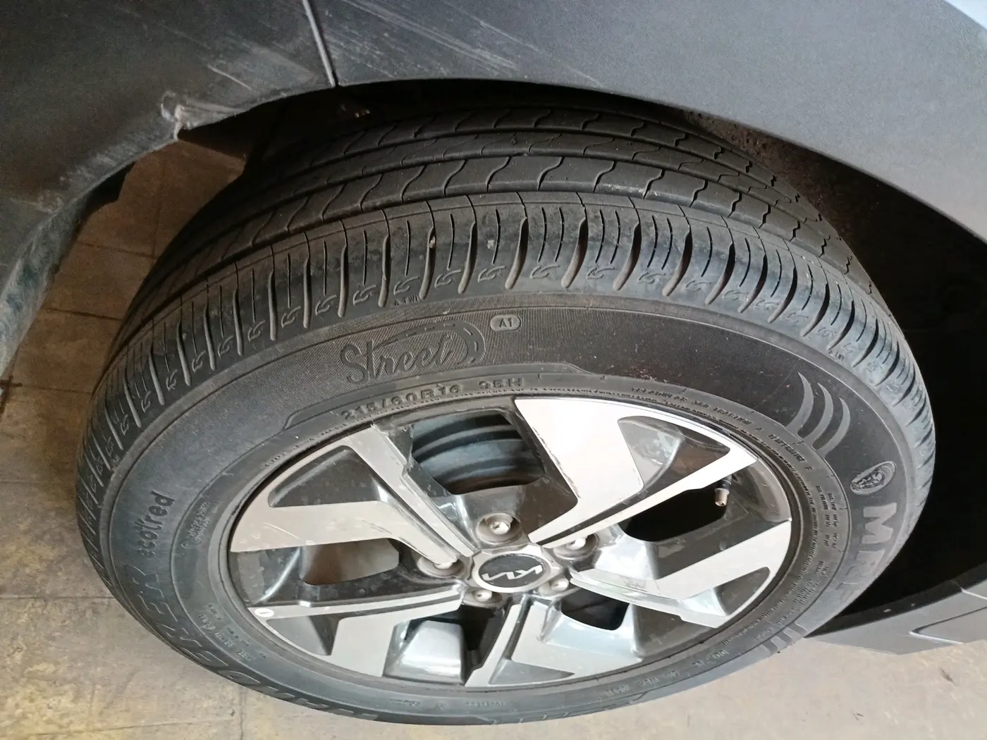 2023 KIA SONET HTX 1.5 AT, Diesel, Automatic, 19,817 km, tyre