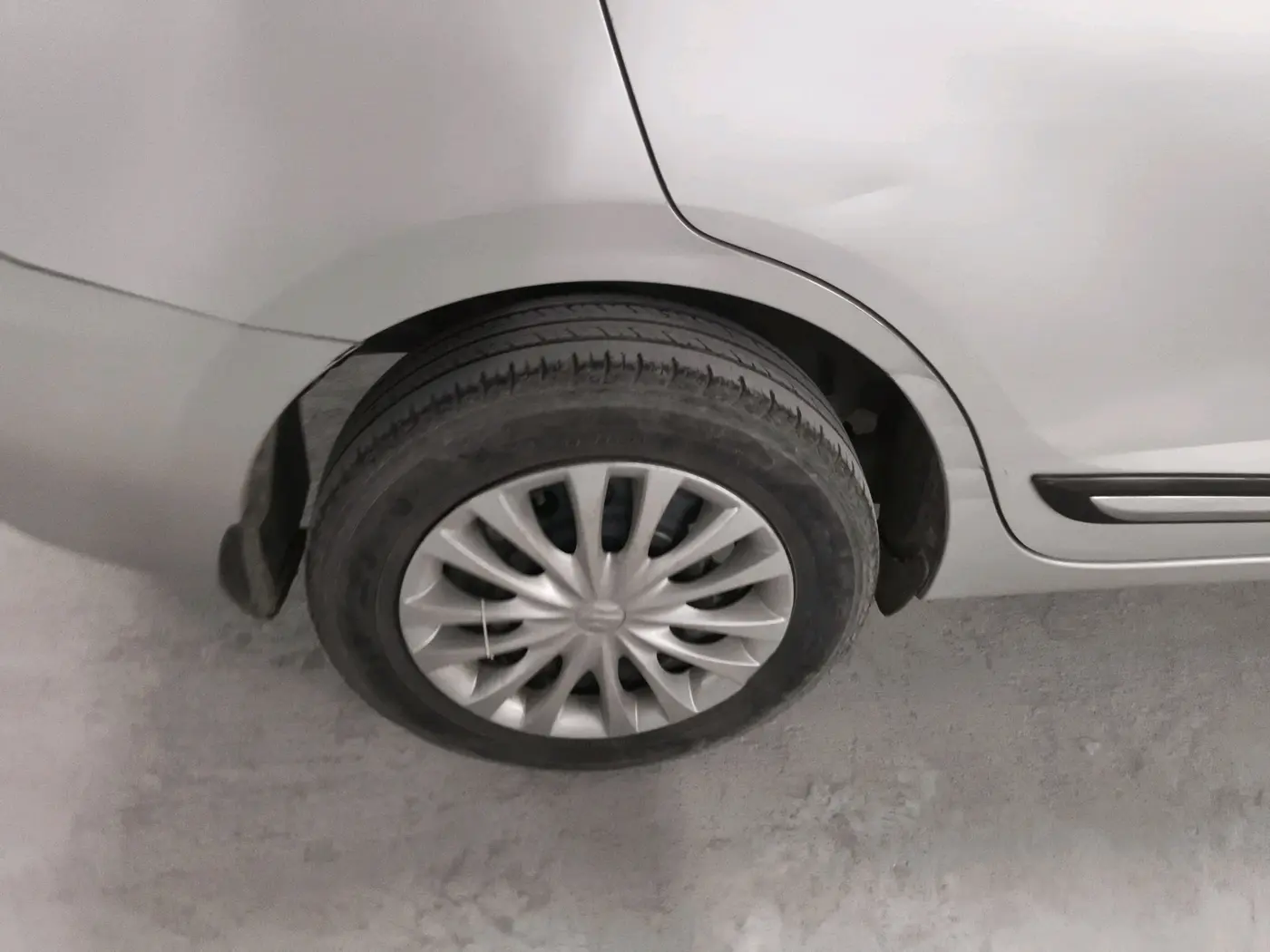 2017 Maruti Dzire ZXI AMT, Petrol, Automatic, 53,896 km, tyre