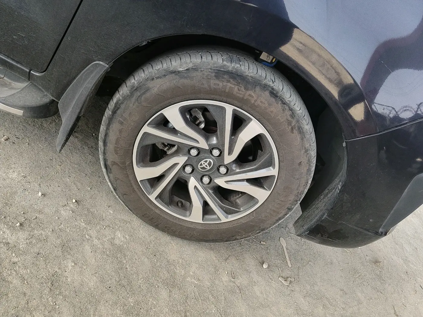2022 Toyota Innova Crysta 2.7 VX 7 STR, Petrol, Manual, 24,751 km, tyre