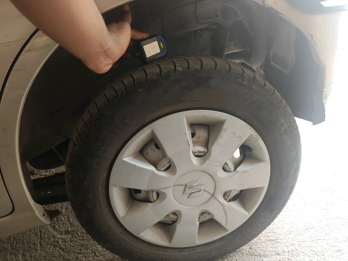 2013 Maruti Wagon R 1.0 LXI CNG, CNG, Manual, 98,063 km, tyre
