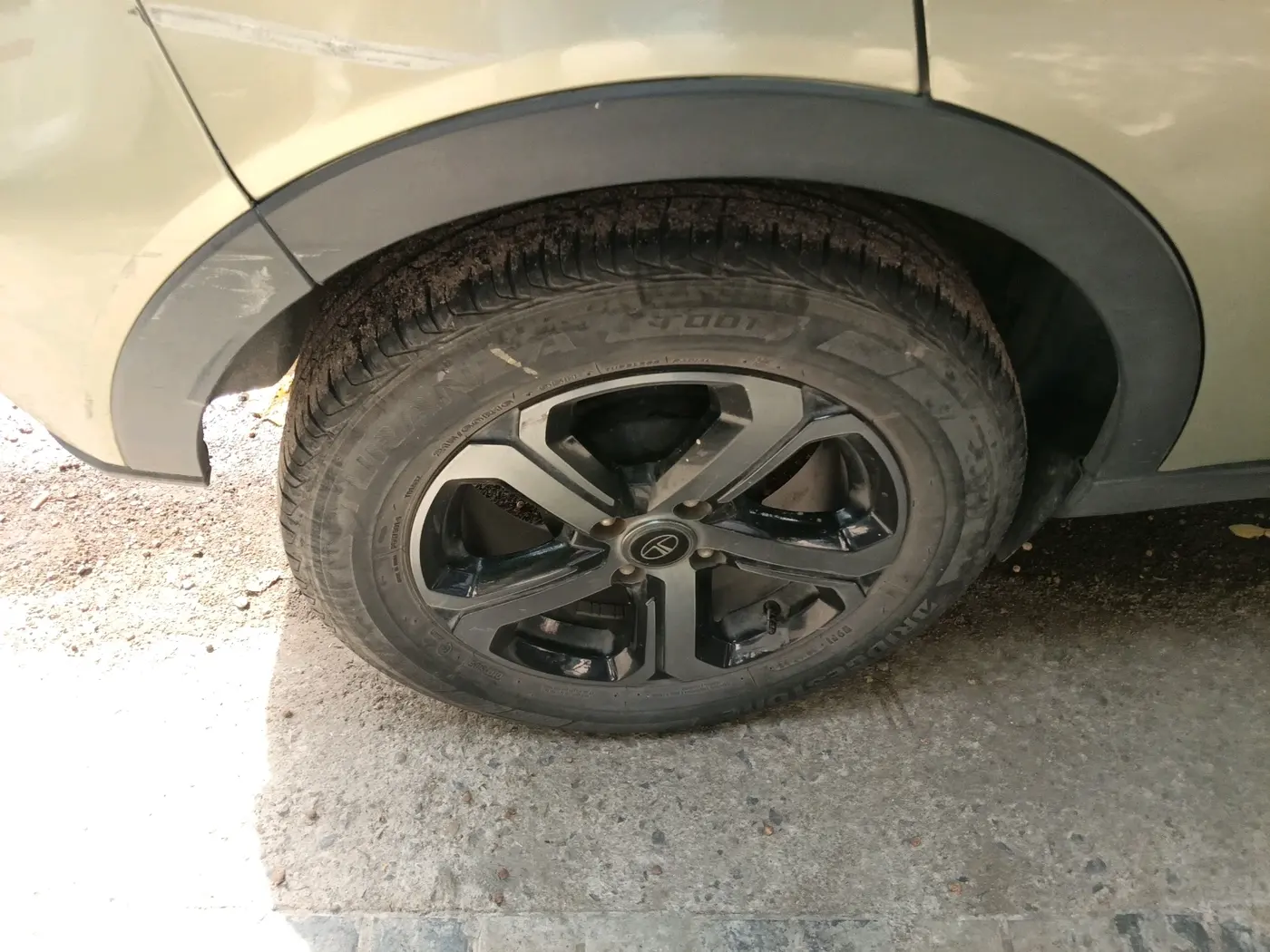 2023 Tata NEXON XZA PLUS LUX SUNROOF KAZIRANGA PETROL, Petrol, Automatic, 78,126 km, tyre