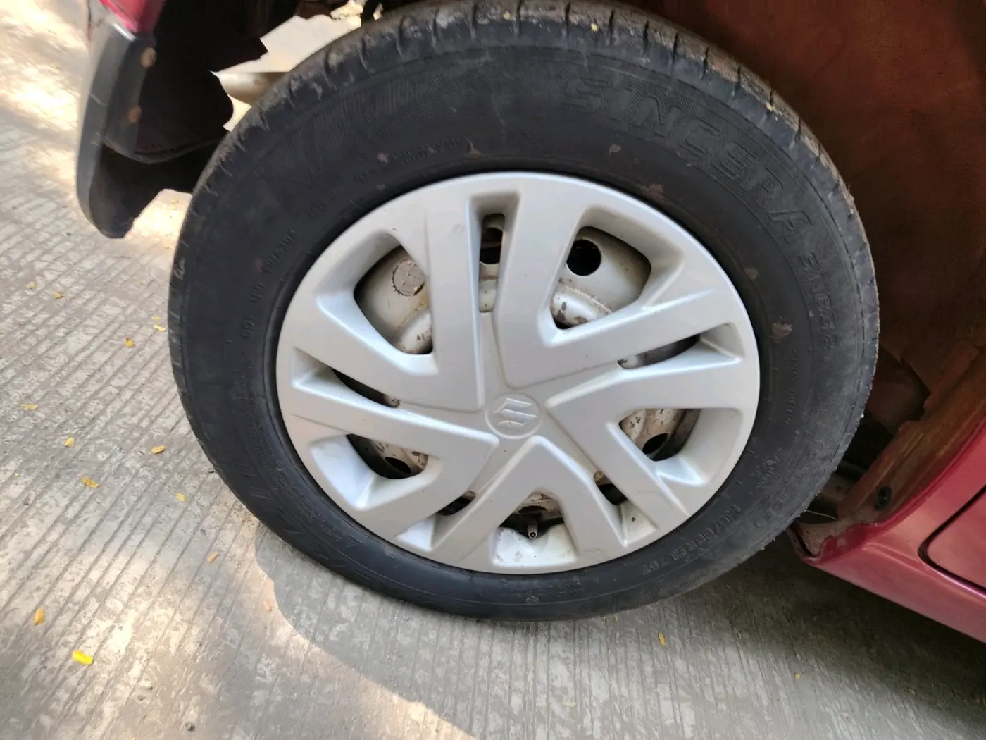 2014 Maruti Wagon R 1.0 LXI CNG, CNG, Manual, 9,99,132 km, tyre
