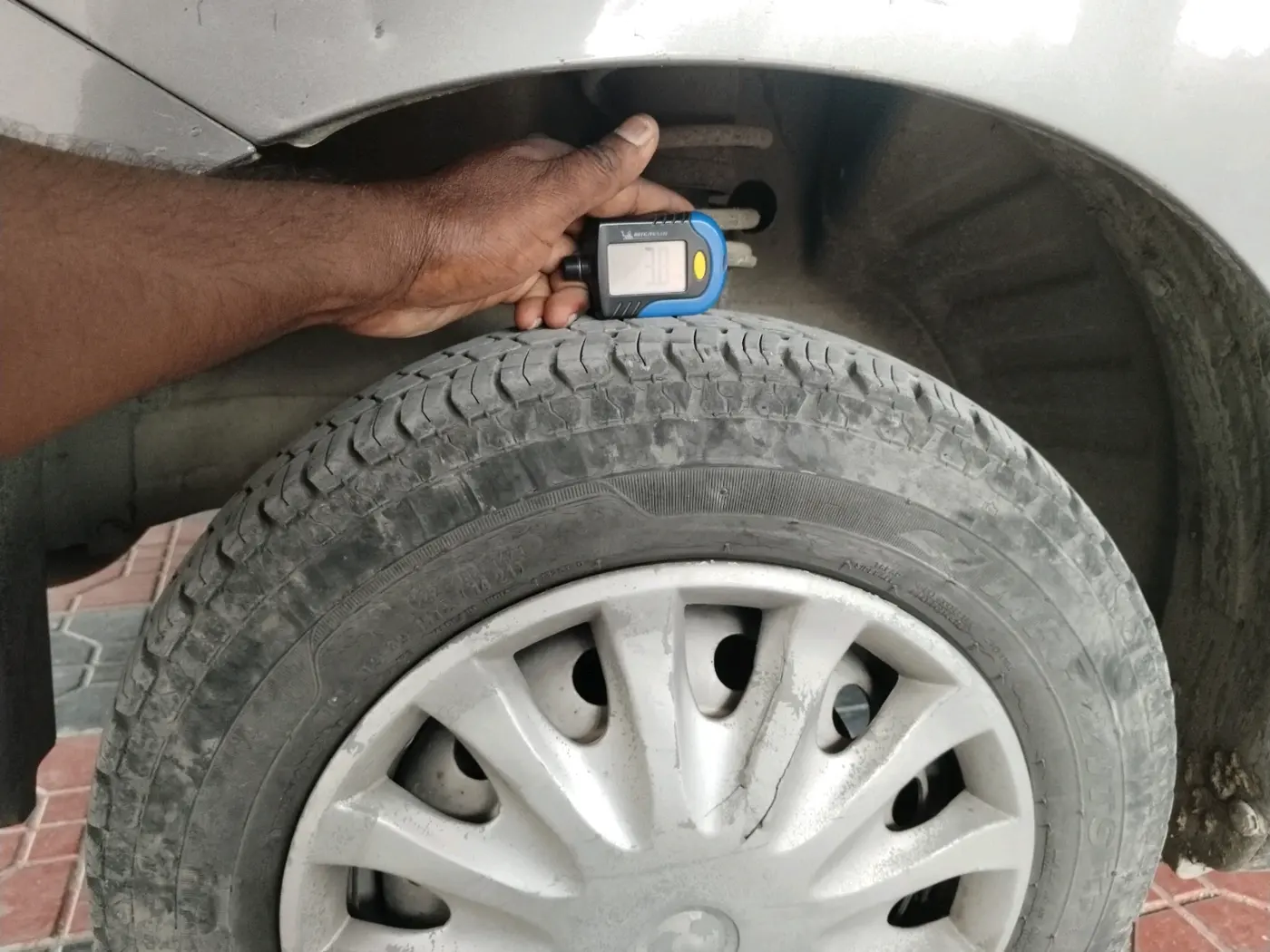 2011 Maruti Wagon R 1.0 LXI, Petrol, Manual, 1,25,491 km, tyre