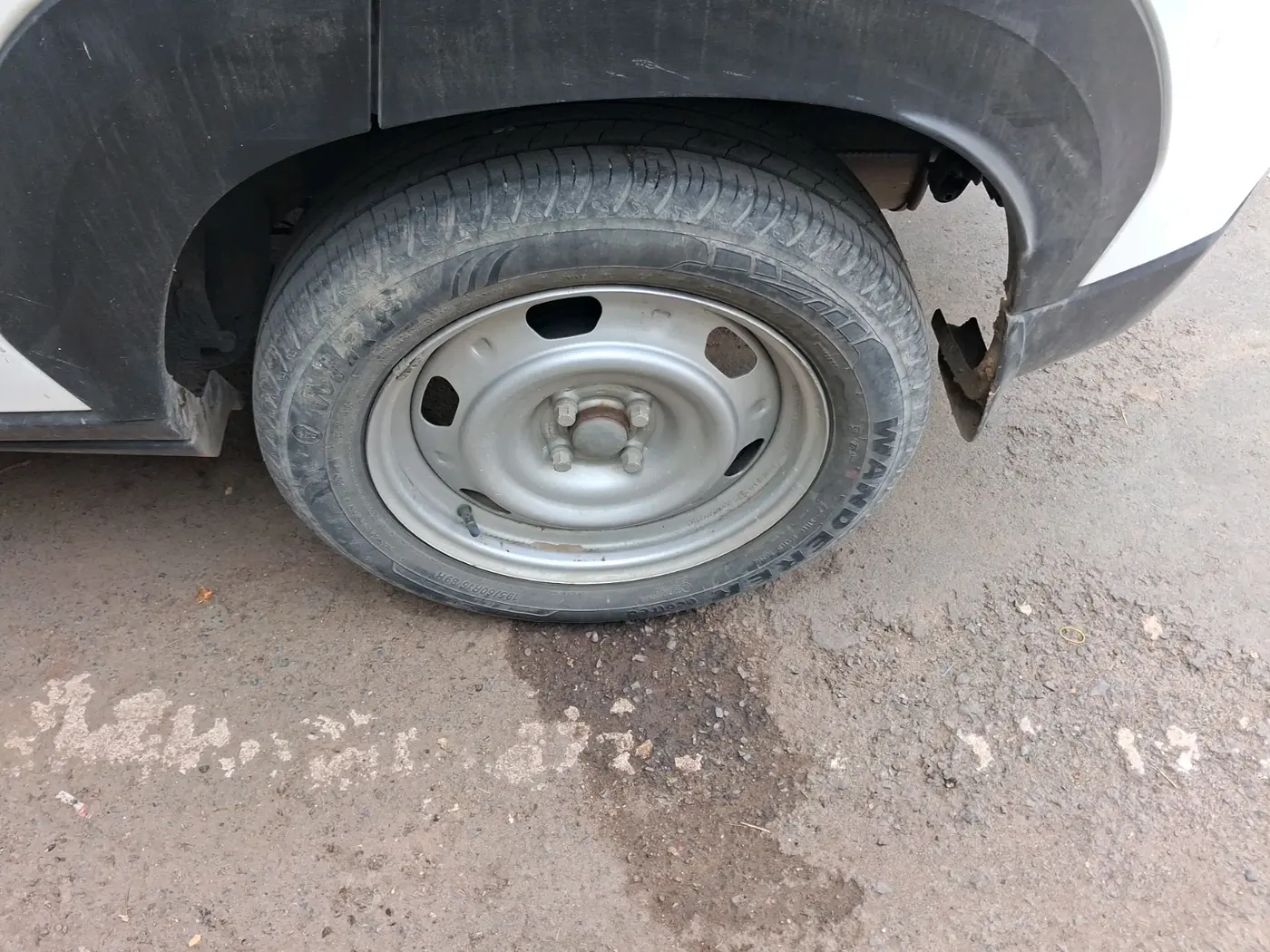 2022 Nissan MAGNITE XE, Petrol, Manual, 24,800 km, tyre