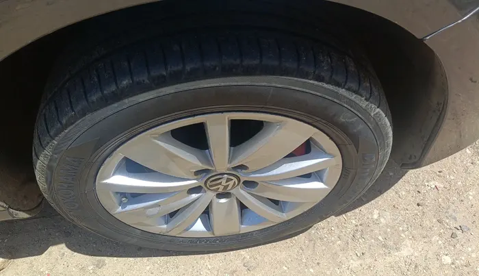 2011 Volkswagen Passat COMFORTLINE DSG, Diesel, Automatic, 1,15,635 km, tyre