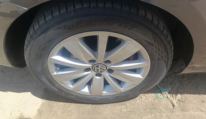 2011 Volkswagen Passat COMFORTLINE DSG, Diesel, Automatic, 1,15,635 km, tyre