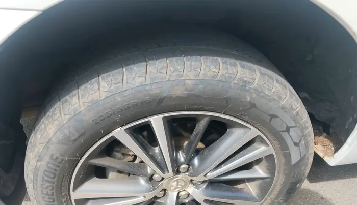 2018 Toyota Corolla Altis VL CVT PETROL, Petrol, Automatic, 83,939 km, tyre