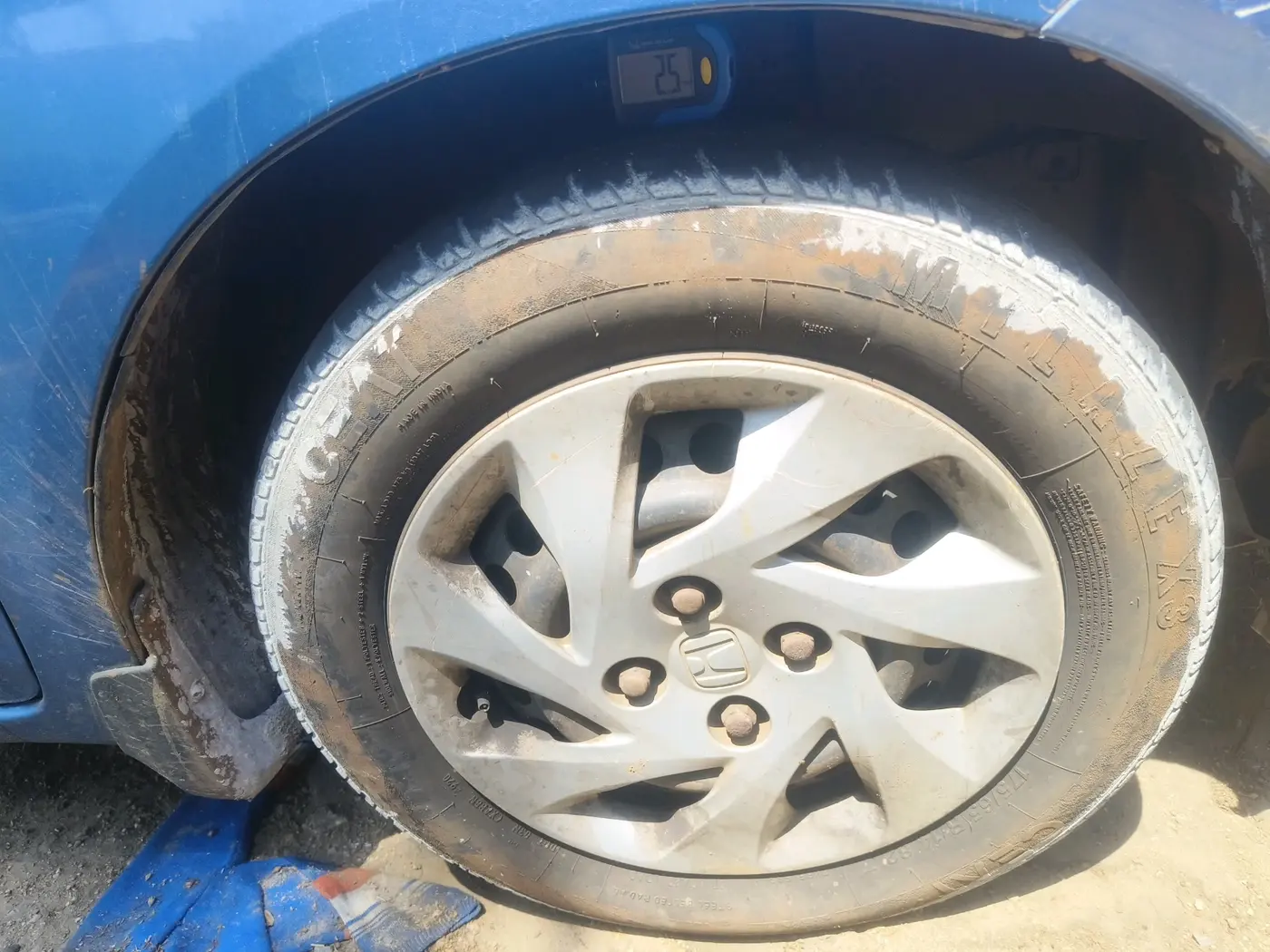 2013 Honda Amaze 1.5L I-DTEC S, Diesel, Manual, 1,93,635 km, tyre