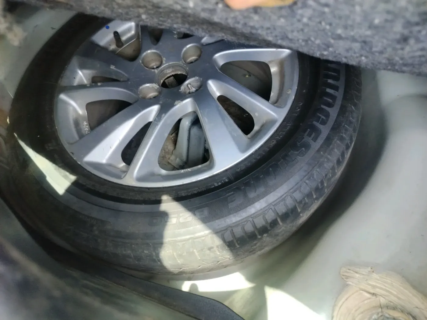 2013 Maruti Swift ZXI, Petrol, Manual, 65,408 km, tyre