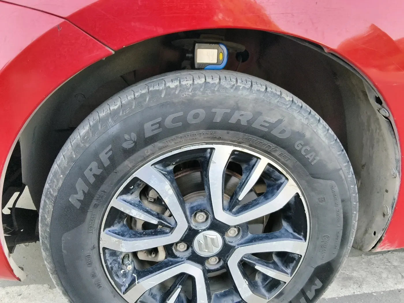 2021 Maruti Swift VXI, Petrol, Manual, 1,15,674 km, tyre