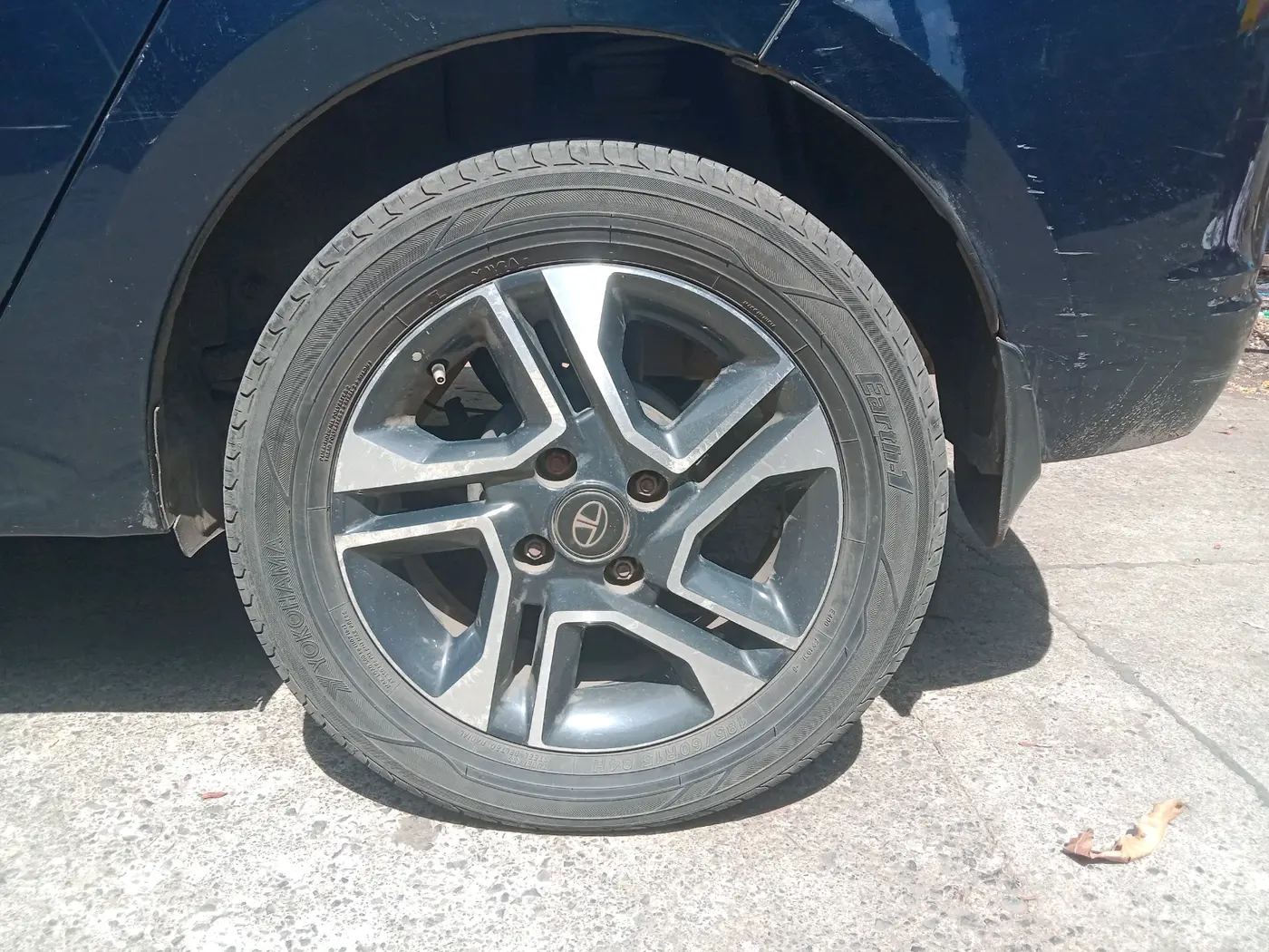 2020 Tata TIGOR XZA PLUS PETROL, Petrol, Automatic, 1,17,134 km, tyre
