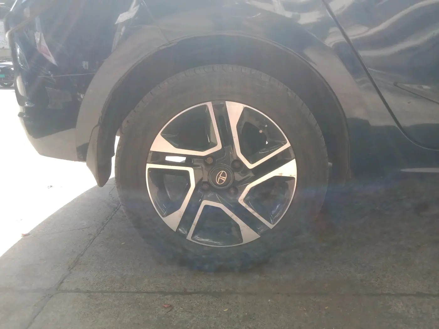 2020 Tata TIGOR XZA PLUS PETROL, Petrol, Automatic, 1,17,134 km, tyre