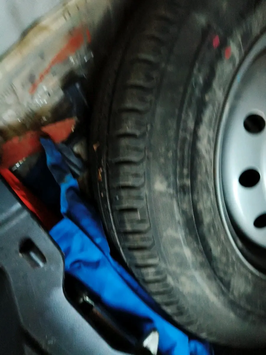 2017 Maruti Dzire LXI, Petrol, Manual, 73,267 km, tyre