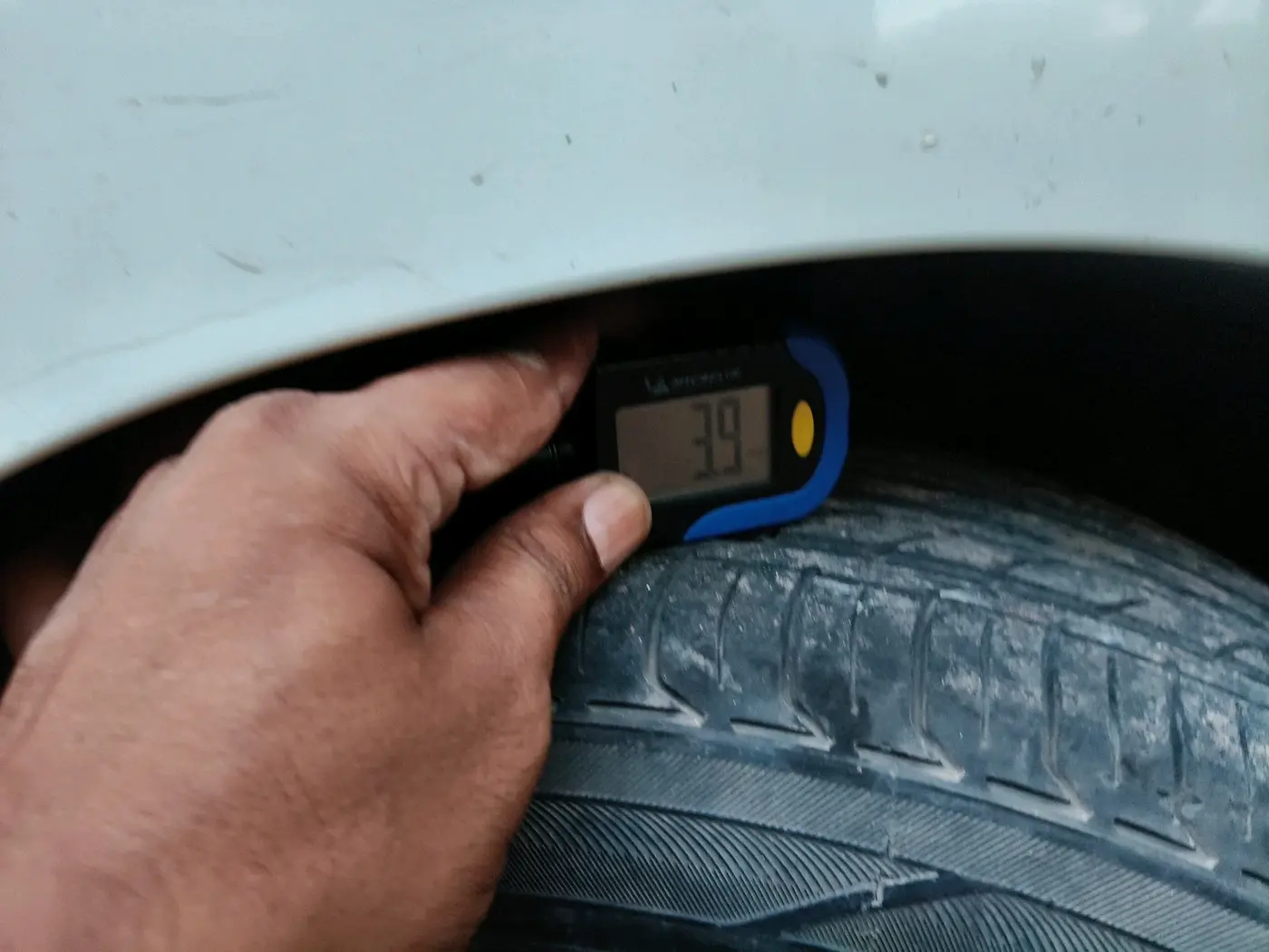 2017 Maruti Dzire LXI, Petrol, Manual, 73,267 km, tyre