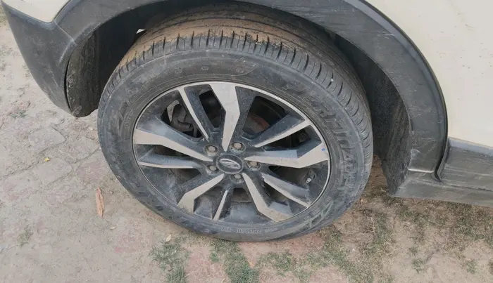 2019 Mahindra XUV300 W8 (O) 1.5 DIESEL, Diesel, Manual, 86,906 km, tyre