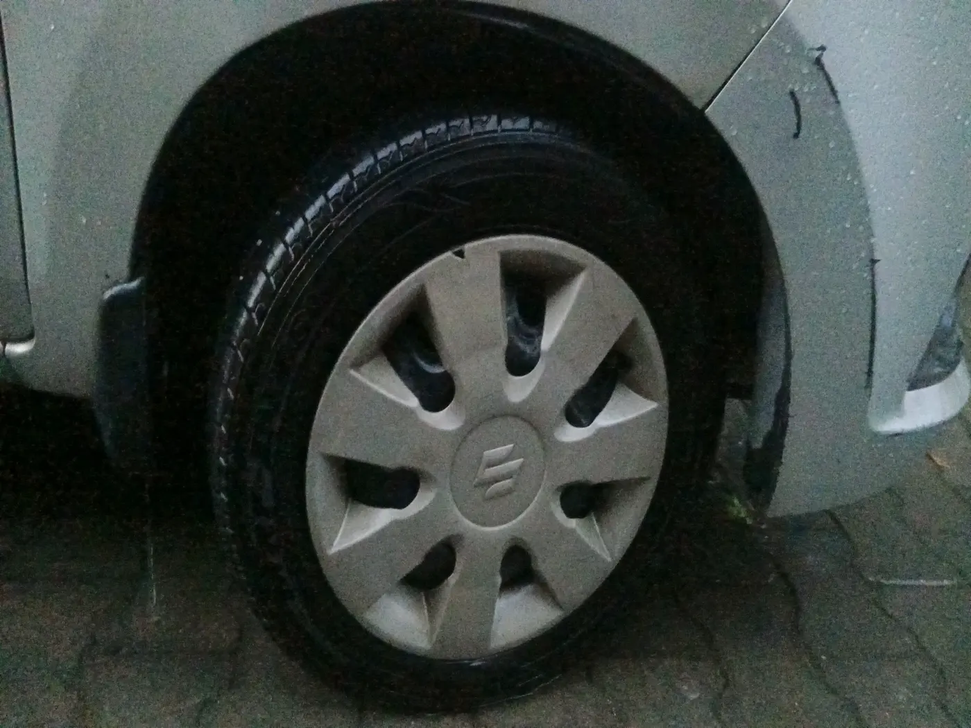 2015 Maruti Alto K10 VXI, Petrol, Manual, 25,339 km, tyre