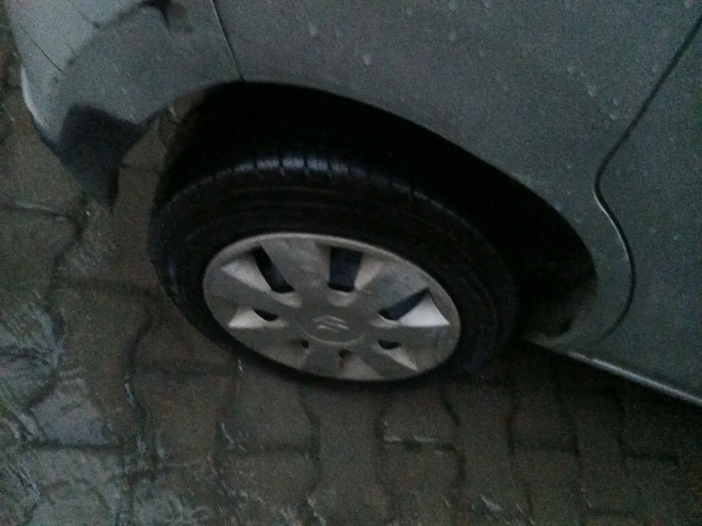 2015 Maruti Alto K10 VXI, Petrol, Manual, 25,339 km, tyre