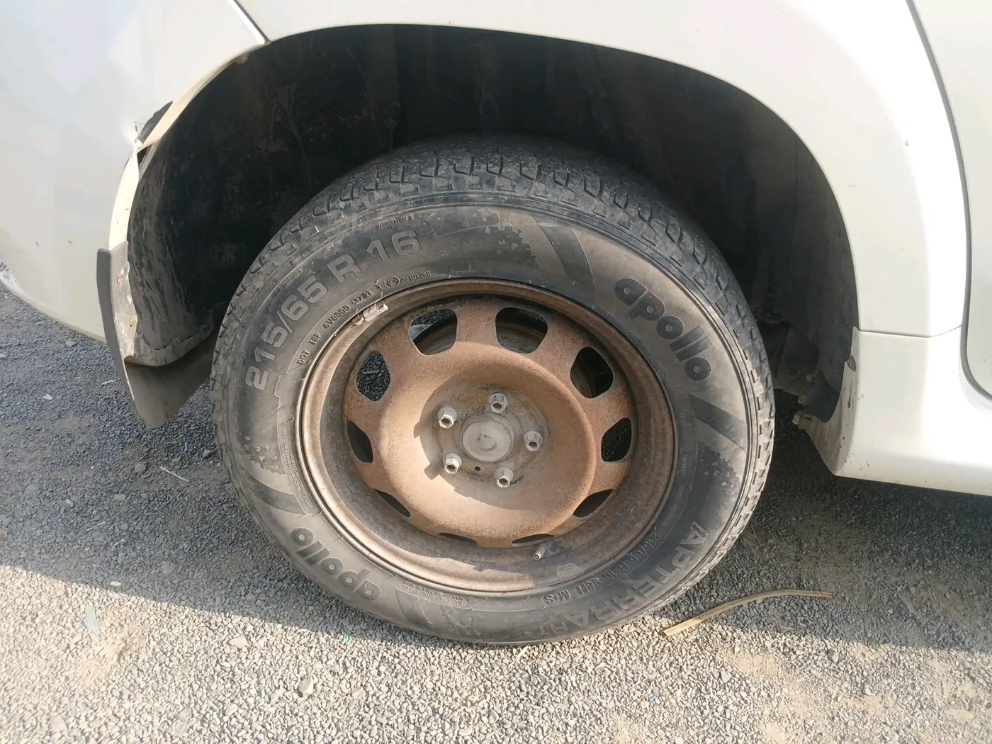 2013 Nissan Terrano XL (D), Diesel, Manual, 1,29,194 km, tyre